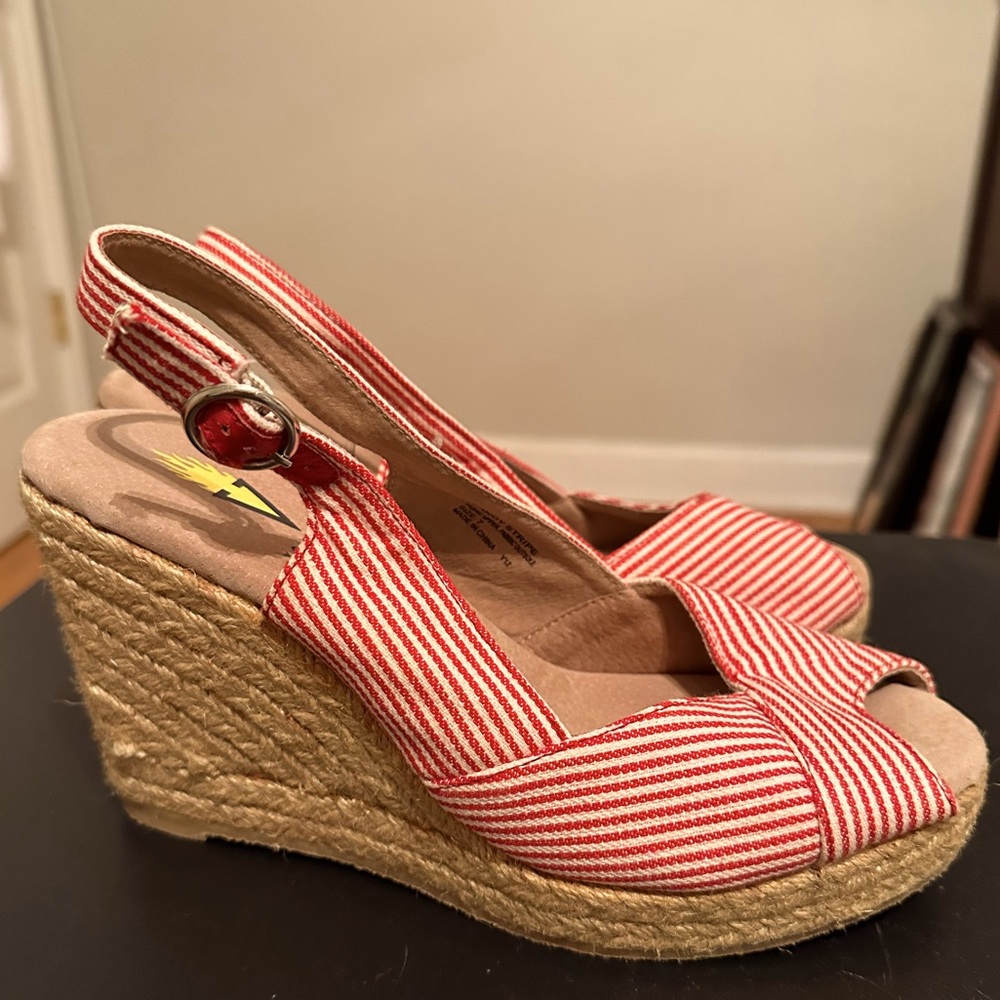 Wedges heels volatile candy stripe size 7